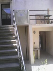 monte-escalier-ales-30100